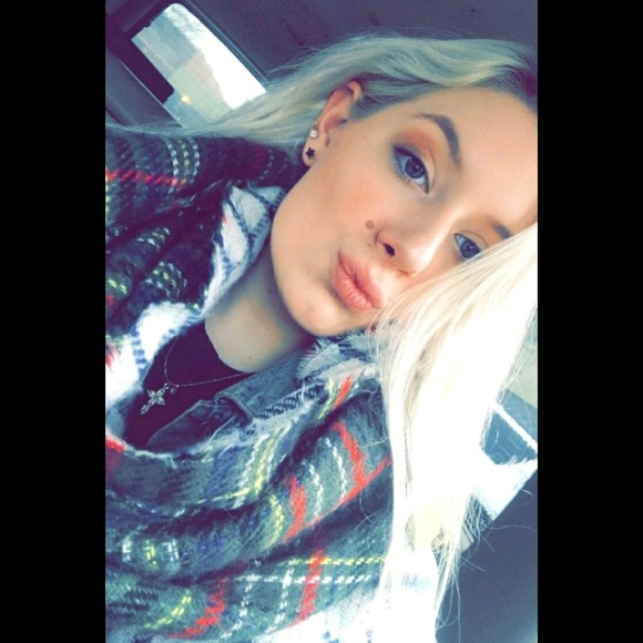 Meet your Posher, Olivia - Picture 1 of 1